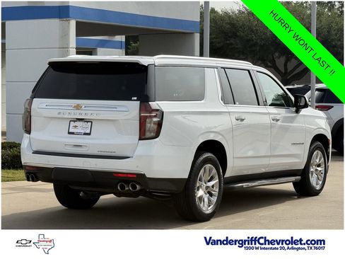 Used 2022 Chevrolet Suburban Premier w/ Premium Package AWD/4WD image 4