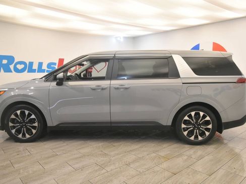 Used 2024 Kia Carnival EX image 2