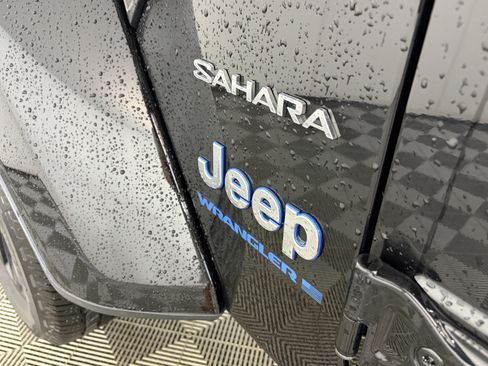 Used 2024 Jeep Wrangler Unlimited Sahara AWD/4WD image 16