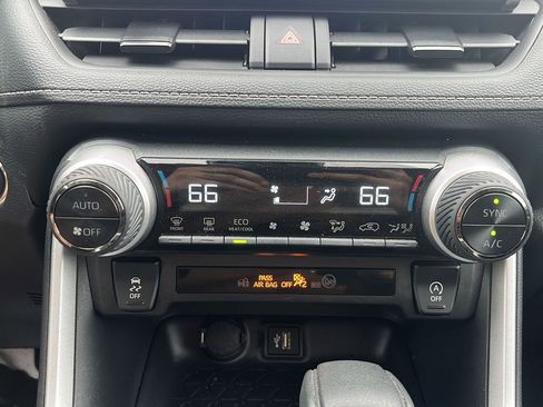 Used 2025 Toyota RAV4 XLE image 18