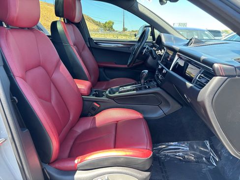 Used 2023 Porsche Macan AWD/4WD image 17