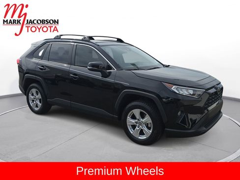 Used 2019 Toyota RAV4 XLE FWD image 4