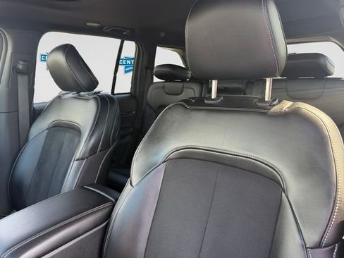 Used 2023 Jeep Grand Cherokee Altitude AWD/4WD image 15