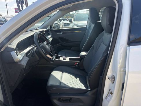 Used 2026 Volkswagen Tiguan SE AWD/4WD image 23