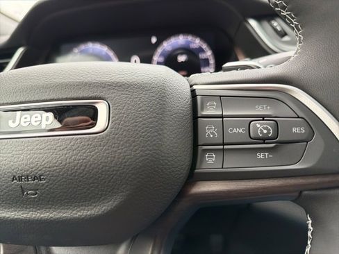 New 2025 Jeep Grand Cherokee Limited image 17