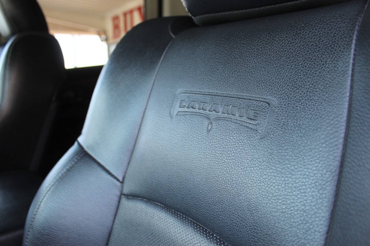 Used 2017 RAM 1500 Laramie w/ Convenience Group AWD/4WD image 33