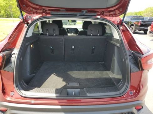 Used 2024 Chevrolet Trax LS w/ LS Convenience Package FWD image 10
