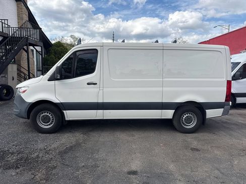Used 2021 Mercedes-Benz Sprinter 1500 w/ Premium Package image 4