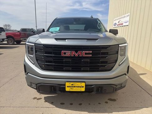 Used 2024 GMC Sierra 1500 Elevation image 3