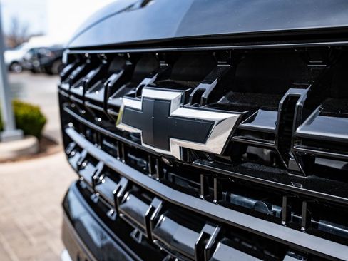 Used 2025 Chevrolet Suburban Z71 w/ Comfort Package image 3