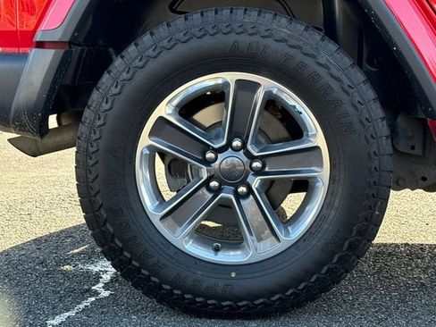 Used 2020 Jeep Wrangler Unlimited Sahara w/ Uconnect 4C Nav & Sound Group AWD/4WD image 9