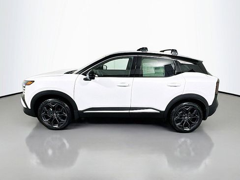 New 2026 Nissan Kicks SR w/ Interior Electronics Package AWD/4WD image 4