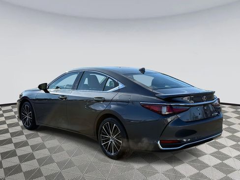 Used 2025 Lexus ES 300h w/ Premium Package image 4