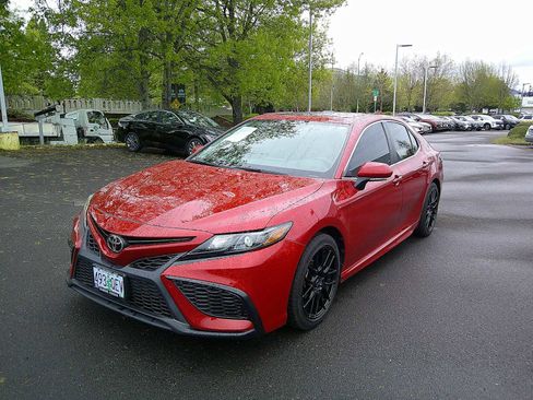 Used 2022 Toyota Camry SE w/ Convenience Package image 1