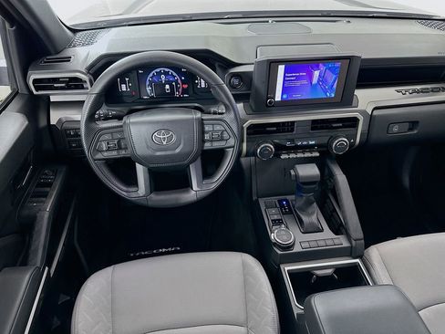 Certified 2025 Toyota Tacoma SR5 AWD/4WD image 21