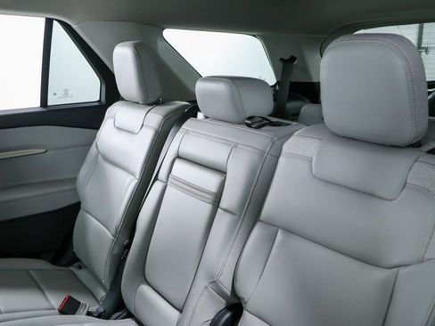 Used 2025 Ford Explorer Active w/ Active Comfort Package AWD/4WD image 24
