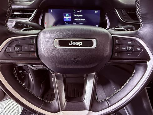 Used 2022 Jeep Grand Cherokee L Laredo AWD/4WD image 11