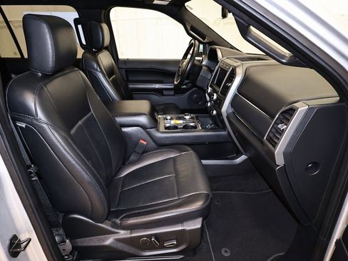 Certified 2019 Ford Expedition XLT w/ Equipment Group 202A image 21