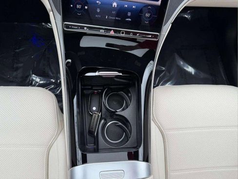 Used 2025 Mercedes-Benz GLC 300 4MATIC image 15