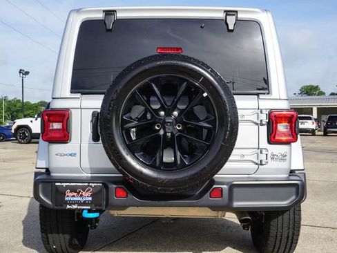 Used 2024 Jeep Wrangler Unlimited Sahara AWD/4WD image 6