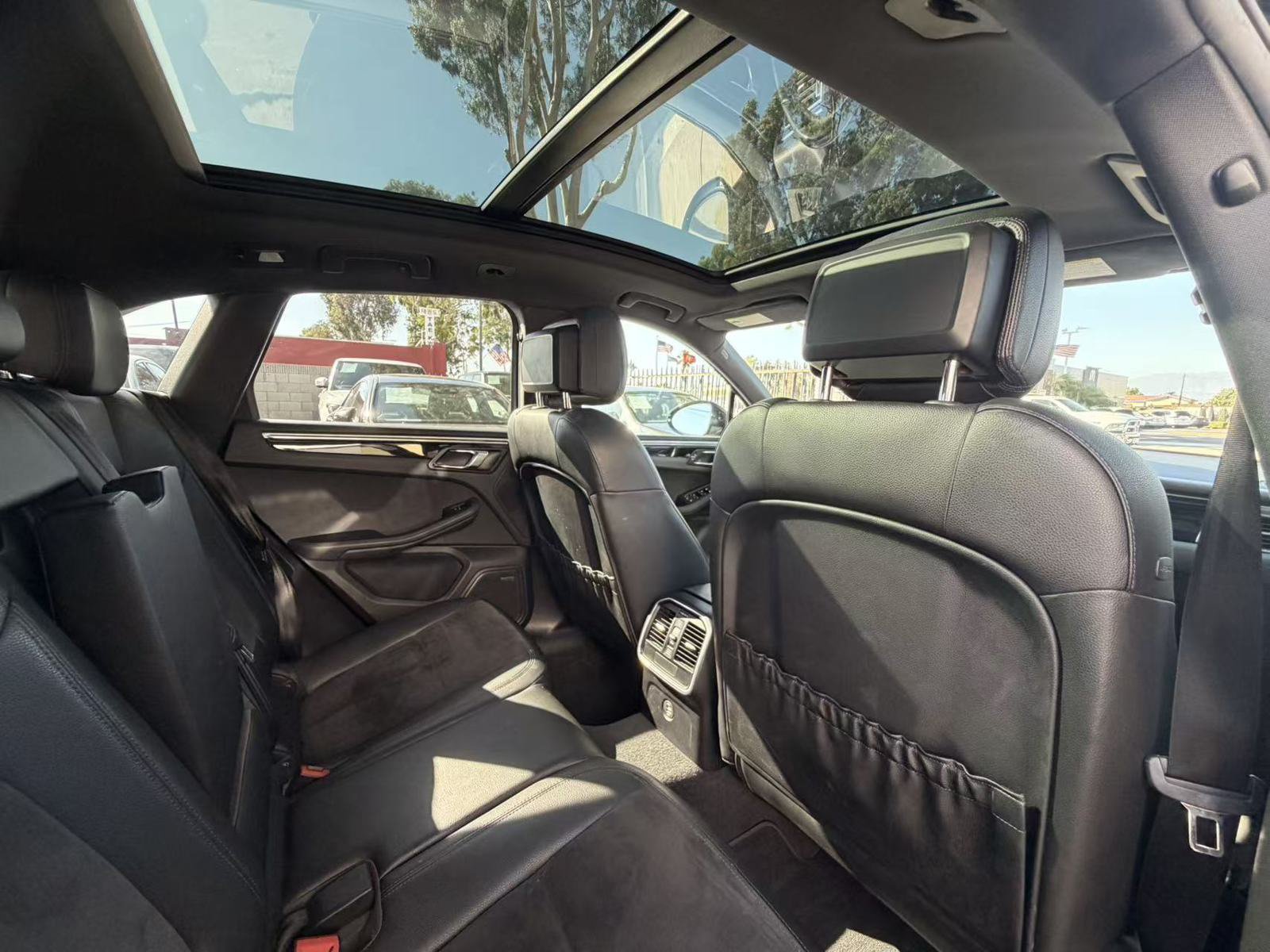 Used 2018 Porsche Macan AWD/4WD image 10
