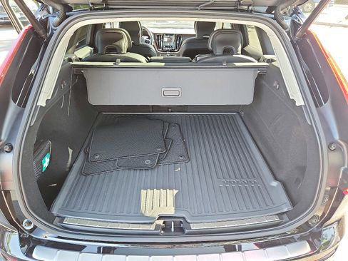 Certified 2024 Volvo XC60 B5 Plus w/ Protection Package Premier AWD/4WD image 26