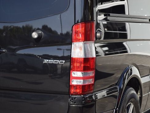 Used 2017 Mercedes-Benz Sprinter 2500 image 7