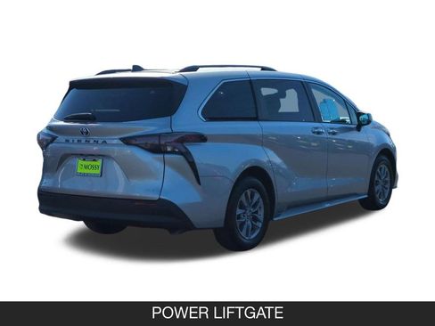 Used 2025 Toyota Sienna XLE FWD image 9