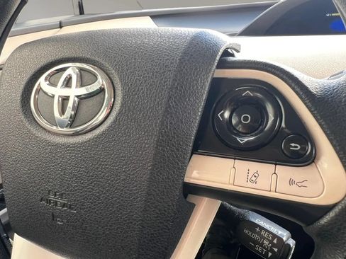 Used 2017 Toyota Prius Two w/ Prius Two Safety Plus Package FWD image 19