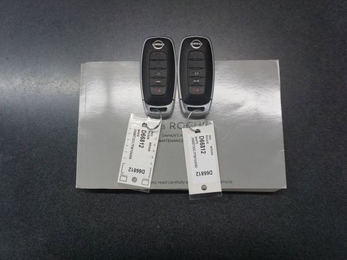 Used 2023 Nissan Rogue Platinum w/ Platinum Premium Package image 17