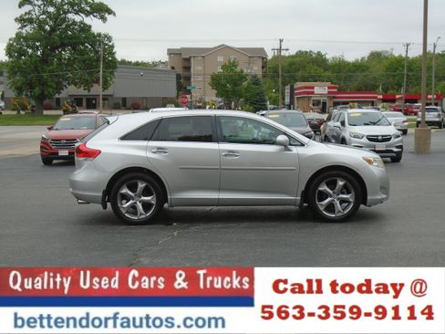 Used 2010 Toyota Venza FWD image 3
