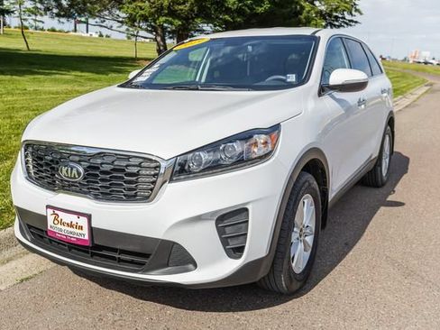 Used 2019 Kia Sorento FWD image 1