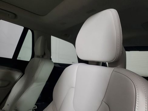 Certified 2024 Volvo XC90 T8 Ultimate w/ Lounge Package image 15