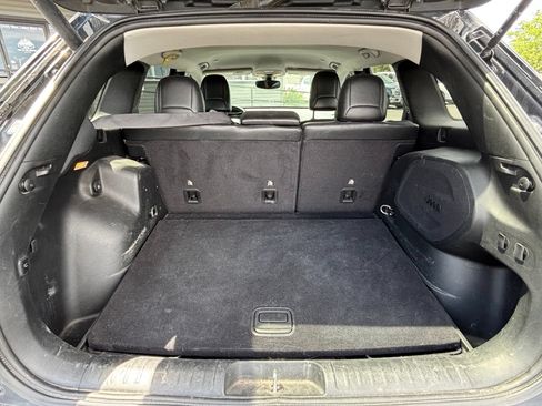 Used 2019 Jeep Cherokee Trailhawk AWD/4WD image 5