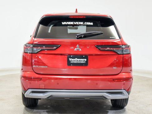 Used 2025 Mitsubishi Outlander SE image 10