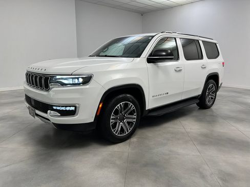Used 2024 Jeep Wagoneer Series II w/ Flexible Seating Group RWD image 4