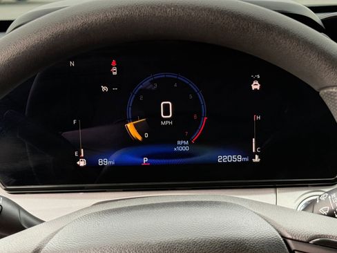 Used 2025 Chevrolet Trax LT image 38