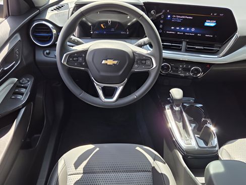 Used 2025 Chevrolet Trax LT w/ Driver Confidence Package FWD image 12