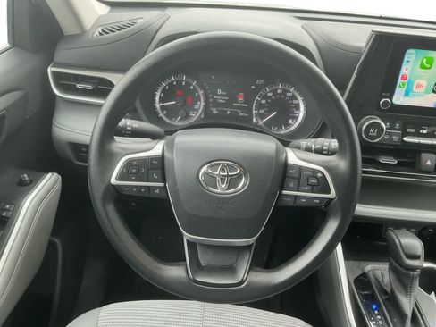 Used 2023 Toyota Highlander L image 12