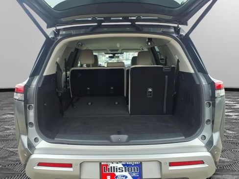Used 2023 Nissan Pathfinder SL image 15