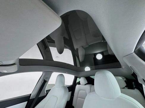 Used 2021 Tesla Model Y Long Range image 54