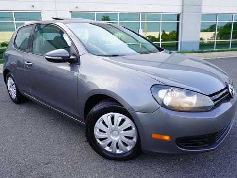 Used 2011 Volkswagen Golf 2-Door FWD image 1