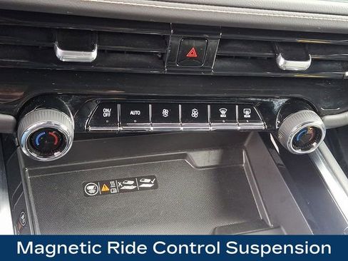 Used 2025 Chevrolet Suburban Premier AWD/4WD image 17