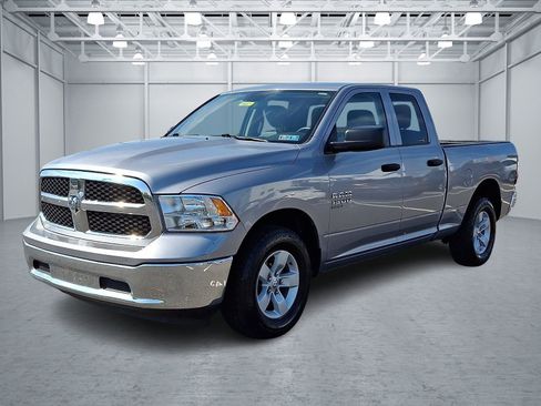 Used 2024 RAM 1500 Classic SLT AWD/4WD image 3