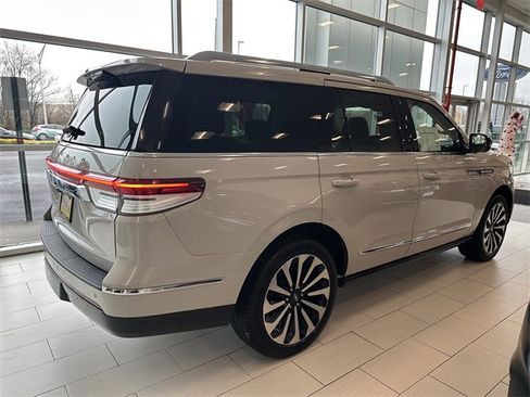 Certified 2022 Lincoln Navigator Reserve image 5