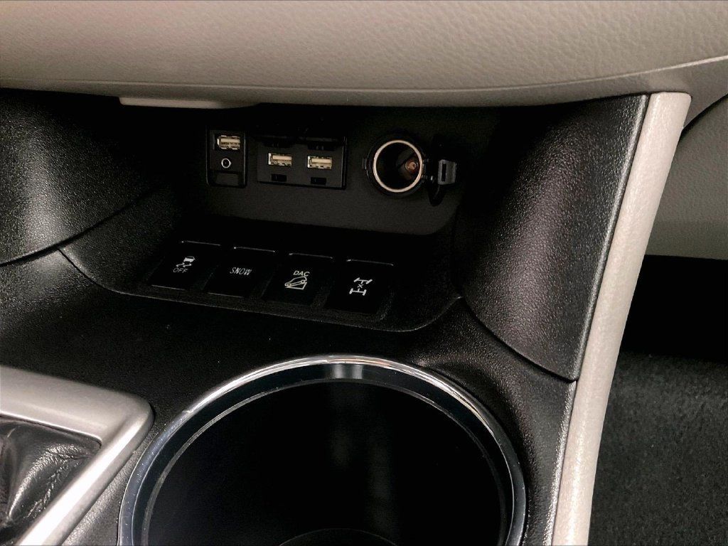 Used 2019 Toyota Highlander XLE AWD/4WD image 28