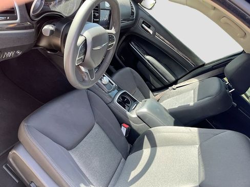 Used 2022 Chrysler 300 Touring w/ Sport Appearance Package image 19