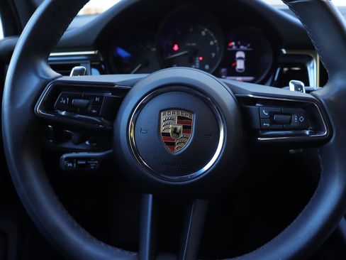 Used 2024 Porsche Macan image 26