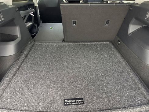 New 2026 Volkswagen Tiguan SE FWD image 14