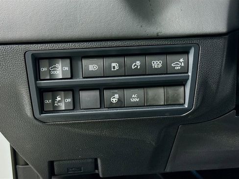 Certified 2025 Toyota Tundra Platinum image 10